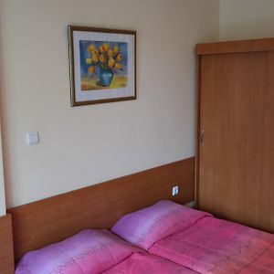 Zimmer mit zwei Einzelbetten